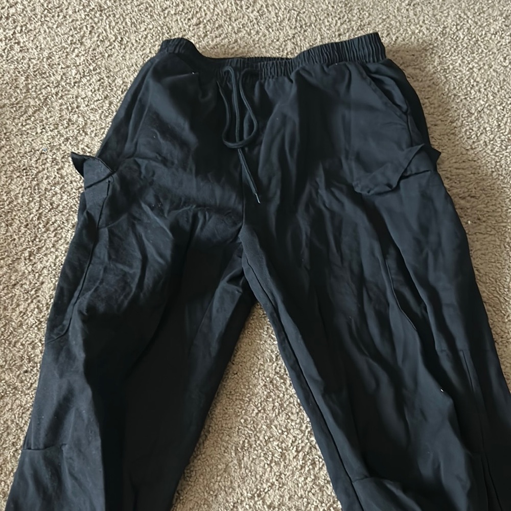 black cargos